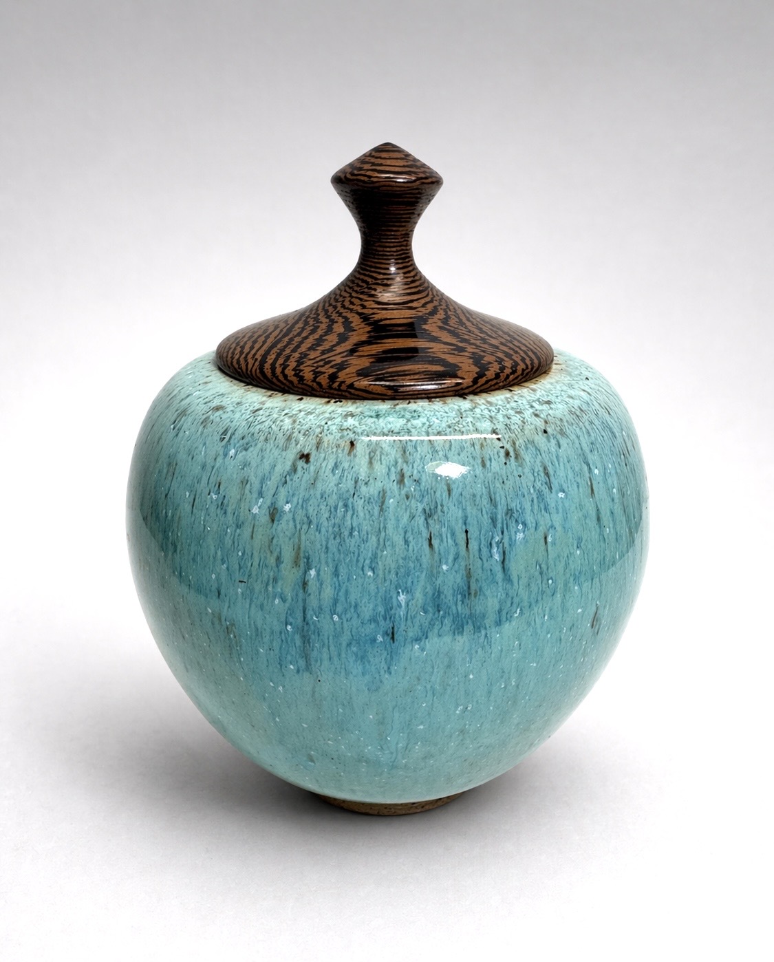 Jar with turned wood (Wenge) cover